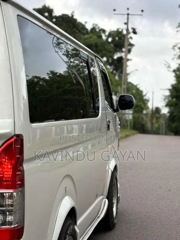 Toyota KDH 200 2005 Van (Used)