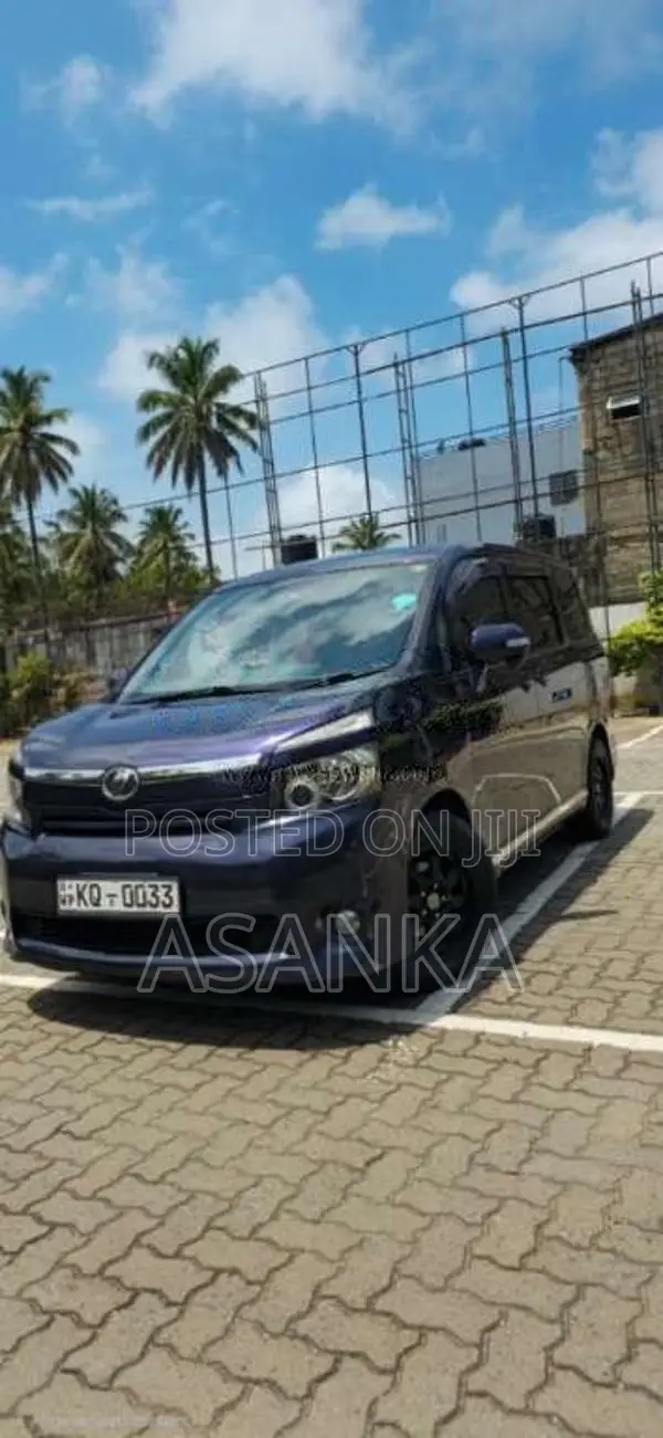 Toyota Voxy 2007 Van (Used)