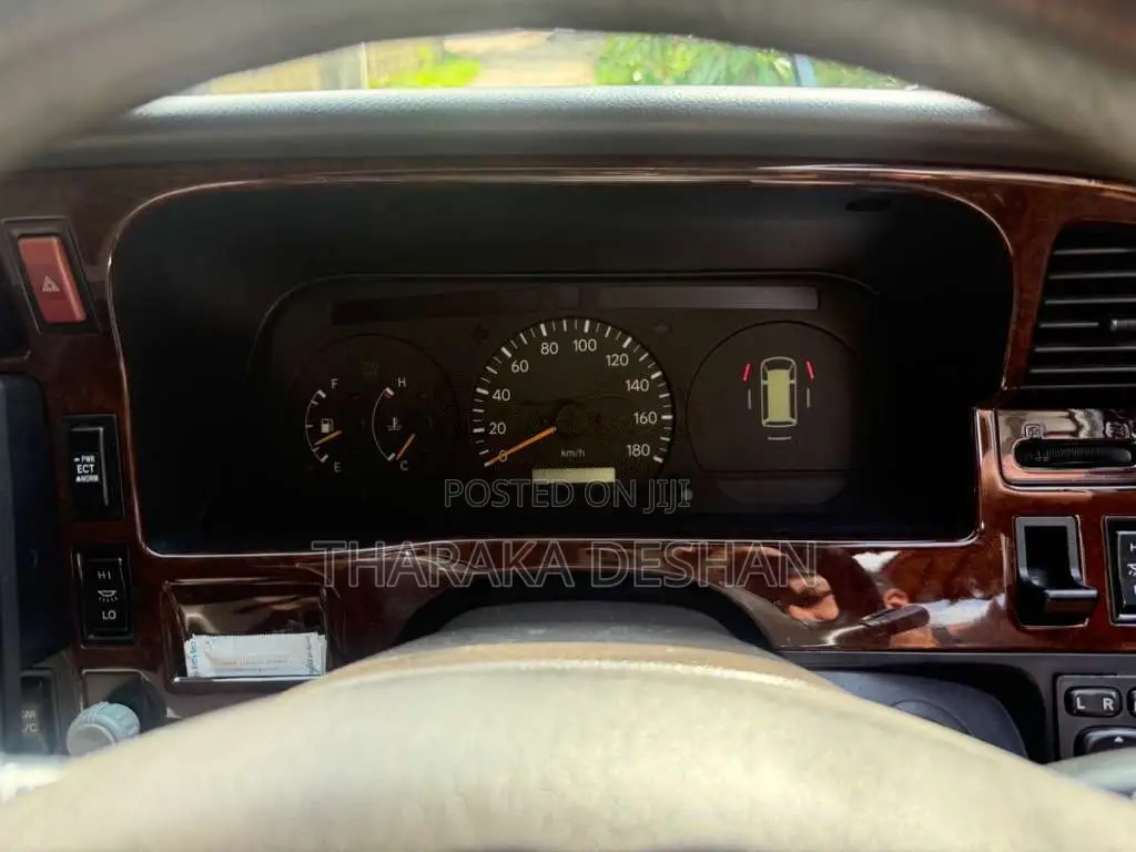 Toyota HIACE Dolphin 113 1992 Van (Used)