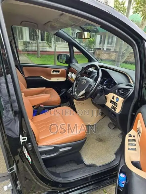 Toyota Noah Voxy 2014 Van (Used)