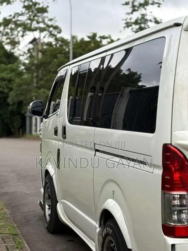 Toyota KDH 200 2005 Van (Used)