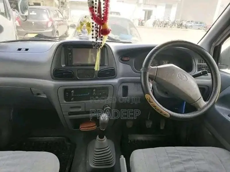 Toyota Noah 1999 Van (Used)