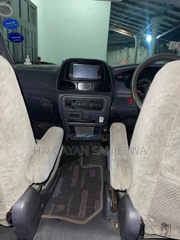 Toyota Cr42 2006 Van (Used)