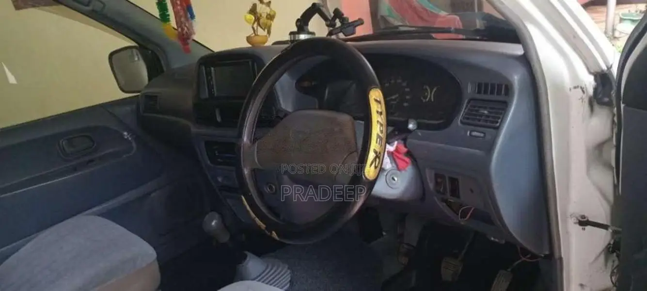 Toyota Noah 1999 Van (Used)
