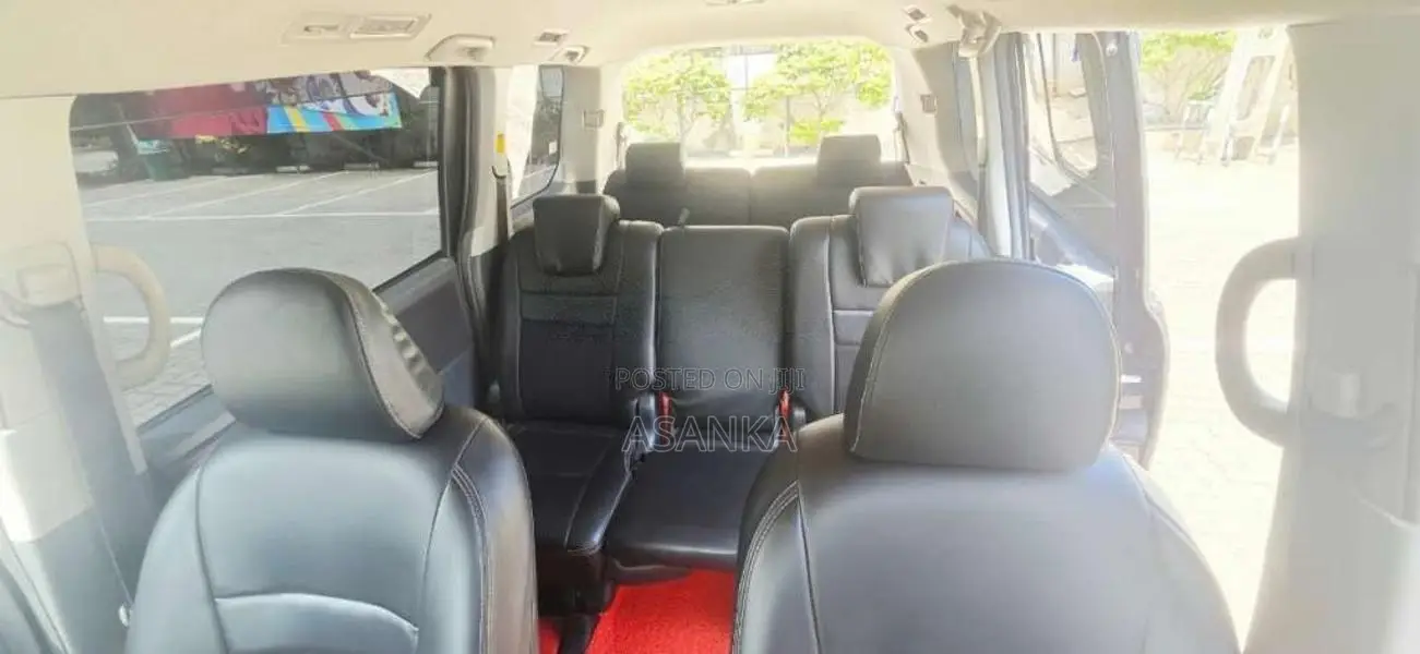 Toyota Voxy 2007 Van (Used)