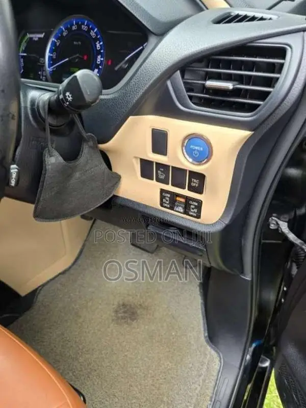 Toyota Noah Voxy 2014 Van (Used)