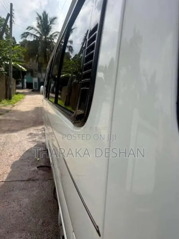 Toyota HIACE Dolphin 113 1992 Van (Used)