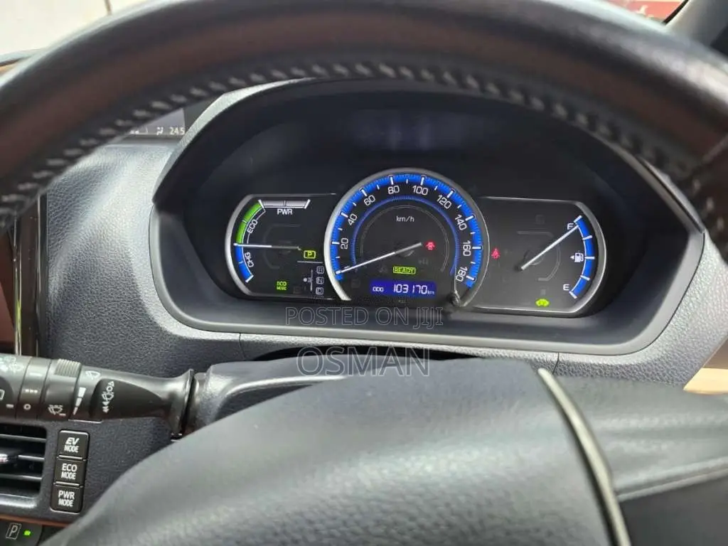Toyota Noah Voxy 2014 Van (Used)