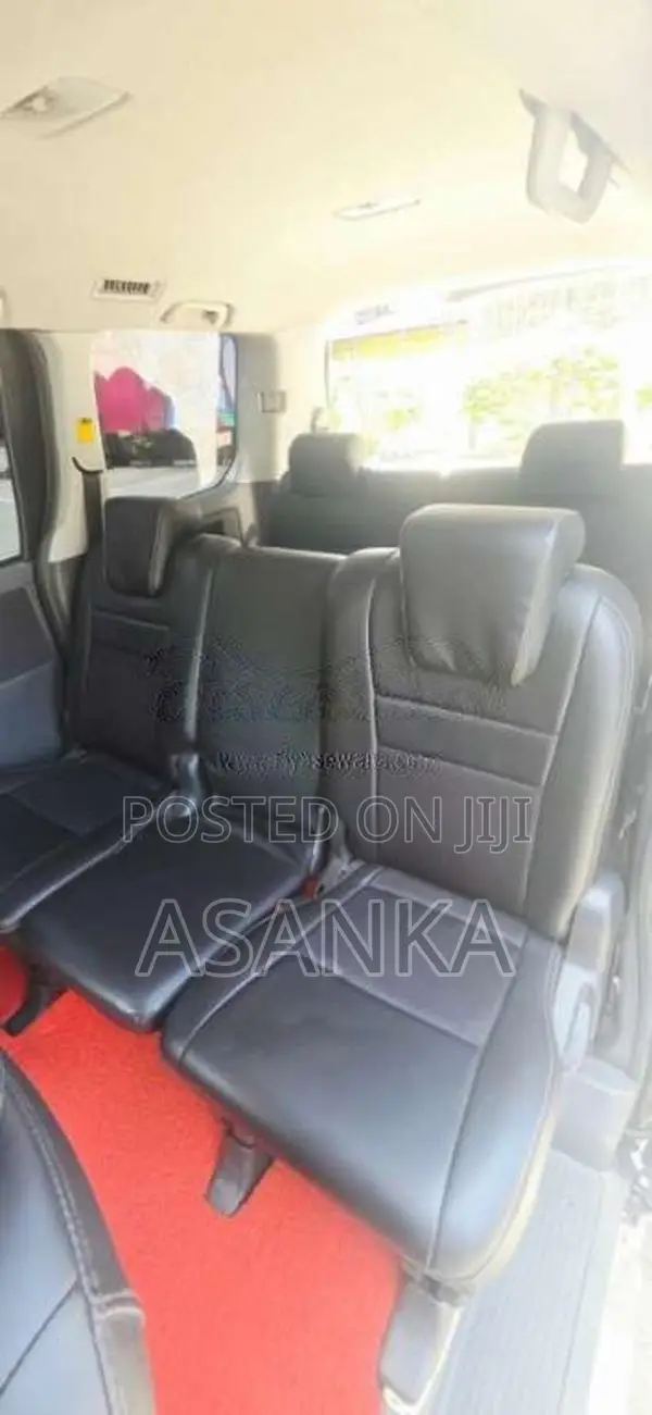 Toyota Voxy 2007 Van (Used)