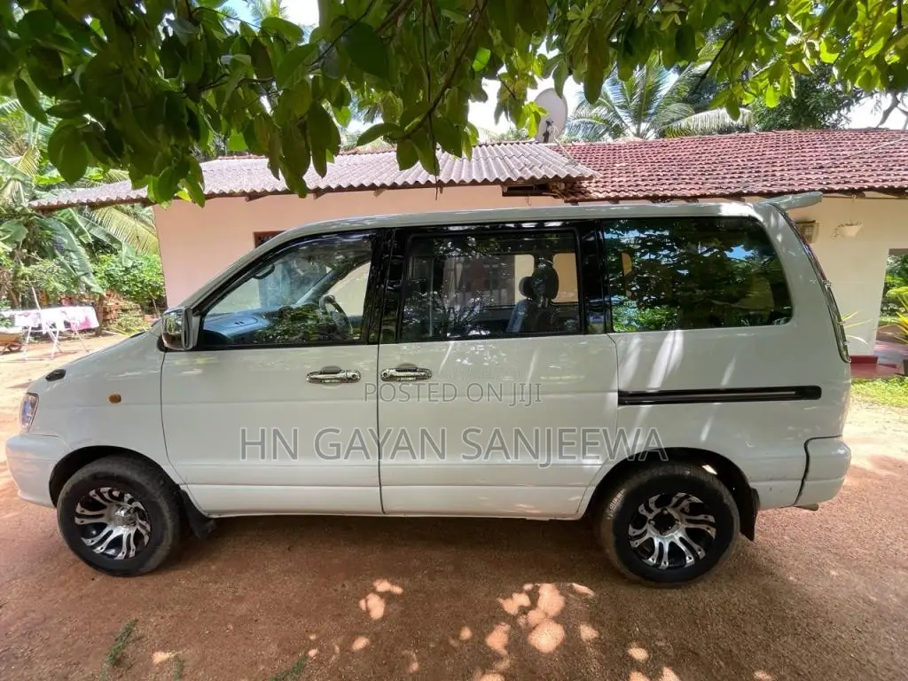 Toyota Cr42 2006 Van (Used)