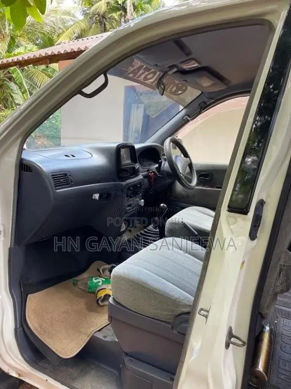 Toyota Cr42 2006 Van (Used)