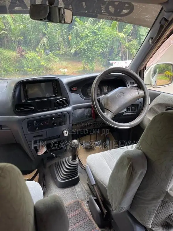 Toyota Cr42 2006 Van (Used)