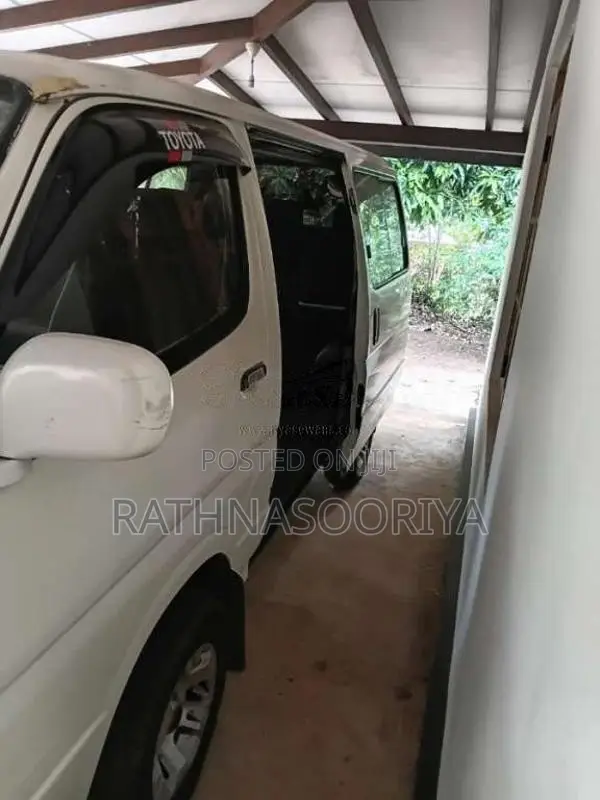 Toyota Dolphin 1991 Van (Used)