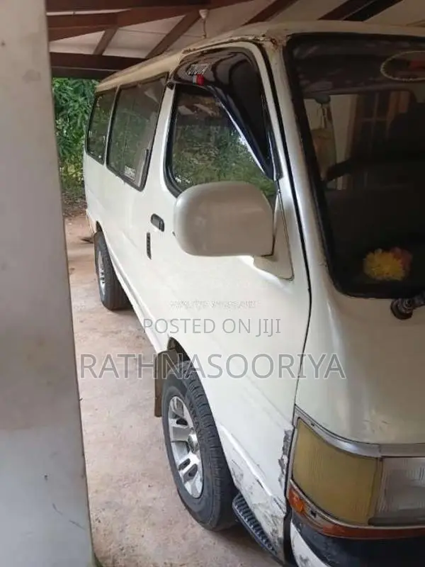 Toyota Dolphin 1991 Van (Used)