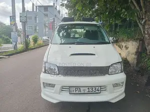 Toyota Noah 2000 Van (Used)