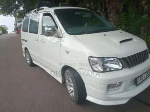 Toyota Noah 2000 Van (Used)