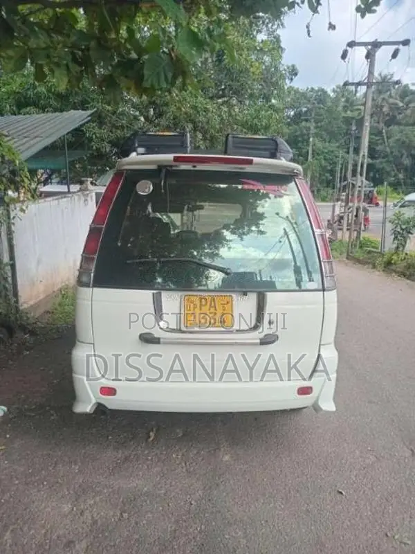 Toyota Noah 2000 Van (Used)