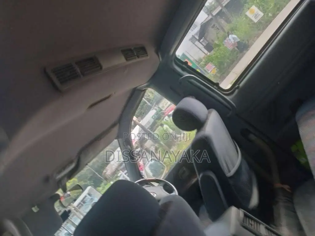 Toyota Noah 2000 Van (Used)