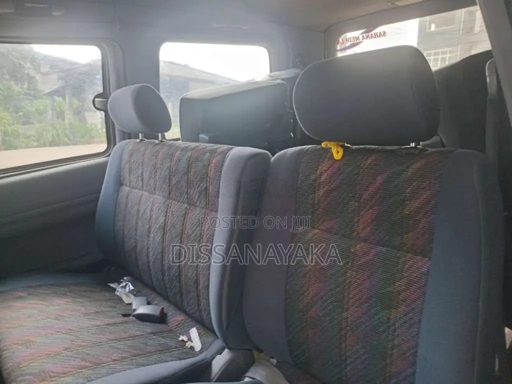 Toyota Noah 2000 Van (Used)