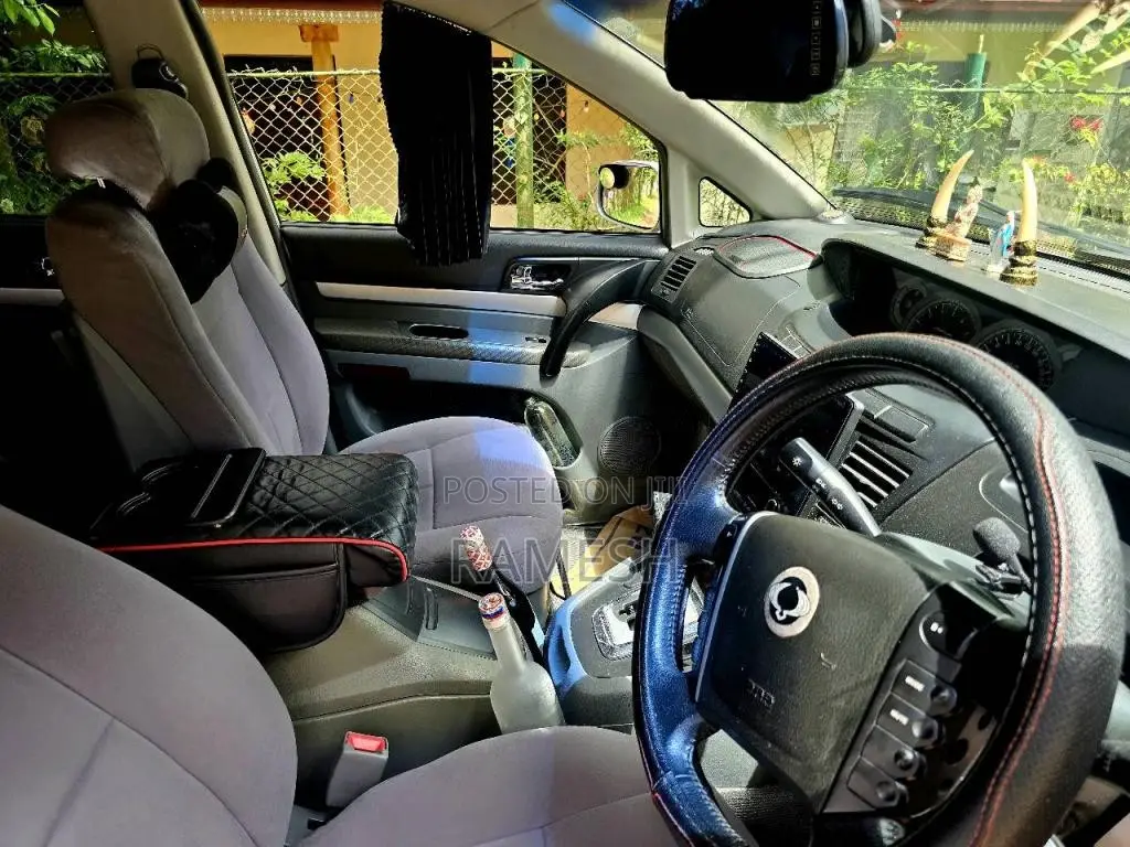 Micro Ssangyong Stavic 2014 Van (Used)