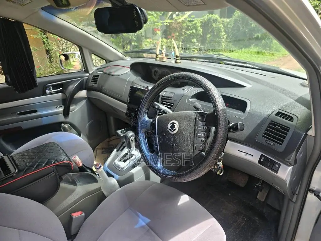 Micro Ssangyong Stavic 2014 Van (Used)