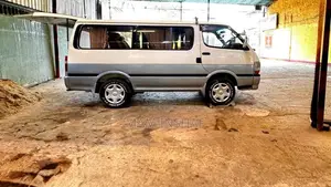 Toyota 109 1998 Van (Used)