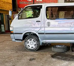 Toyota 109 1998 Van (Used)