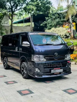 Toyota KDH 2011 Van (Used)
