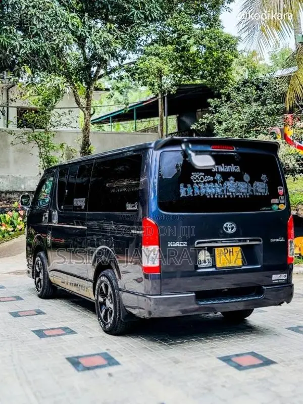 Toyota KDH 2011 Van (Used)