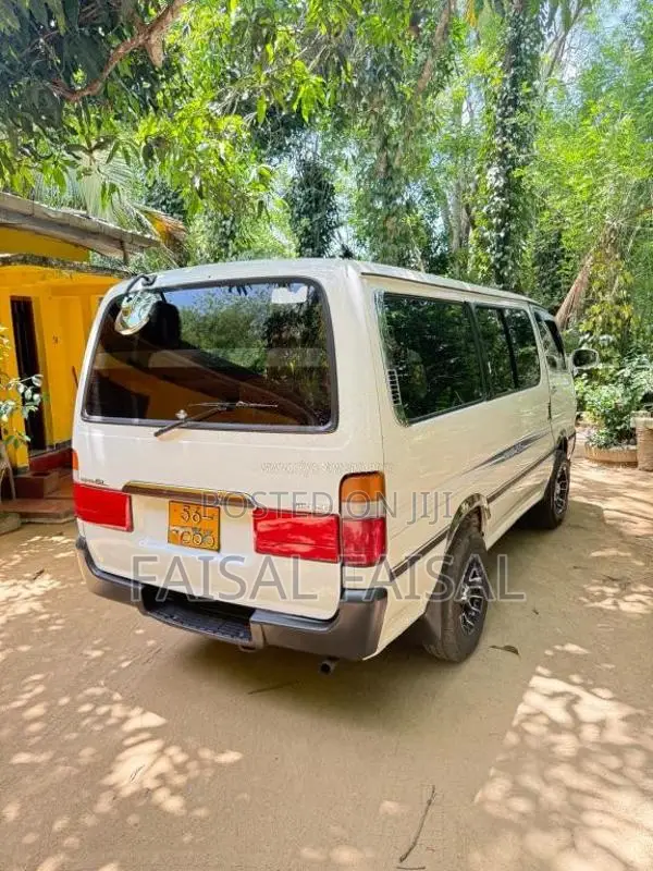 Toyota Dolphin 1993 Van (Used)