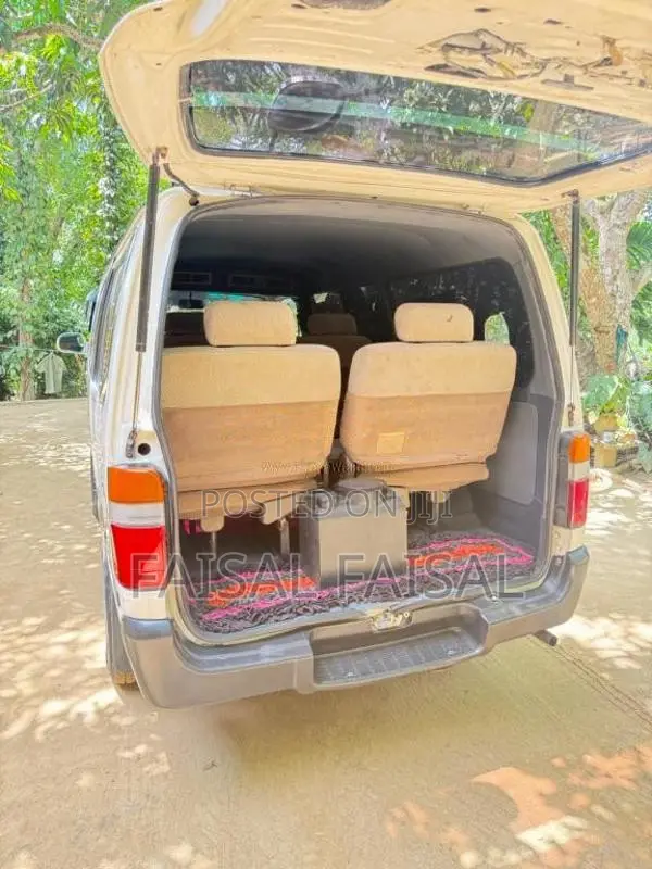 Toyota Dolphin 1993 Van (Used)