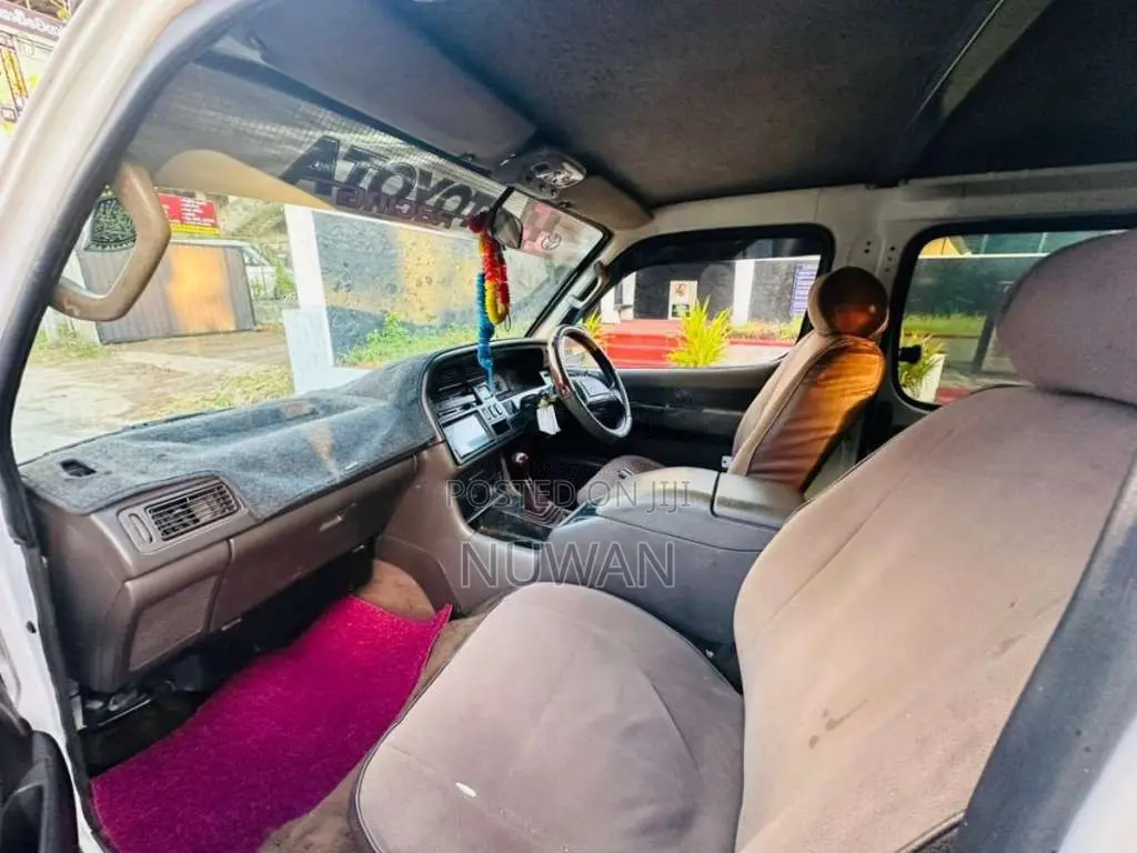 Toyota Hiace 113 1994 Van (Used)