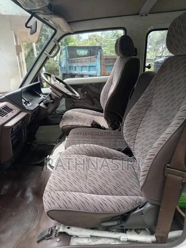 Toyota Hiace 1987 Van (Used)