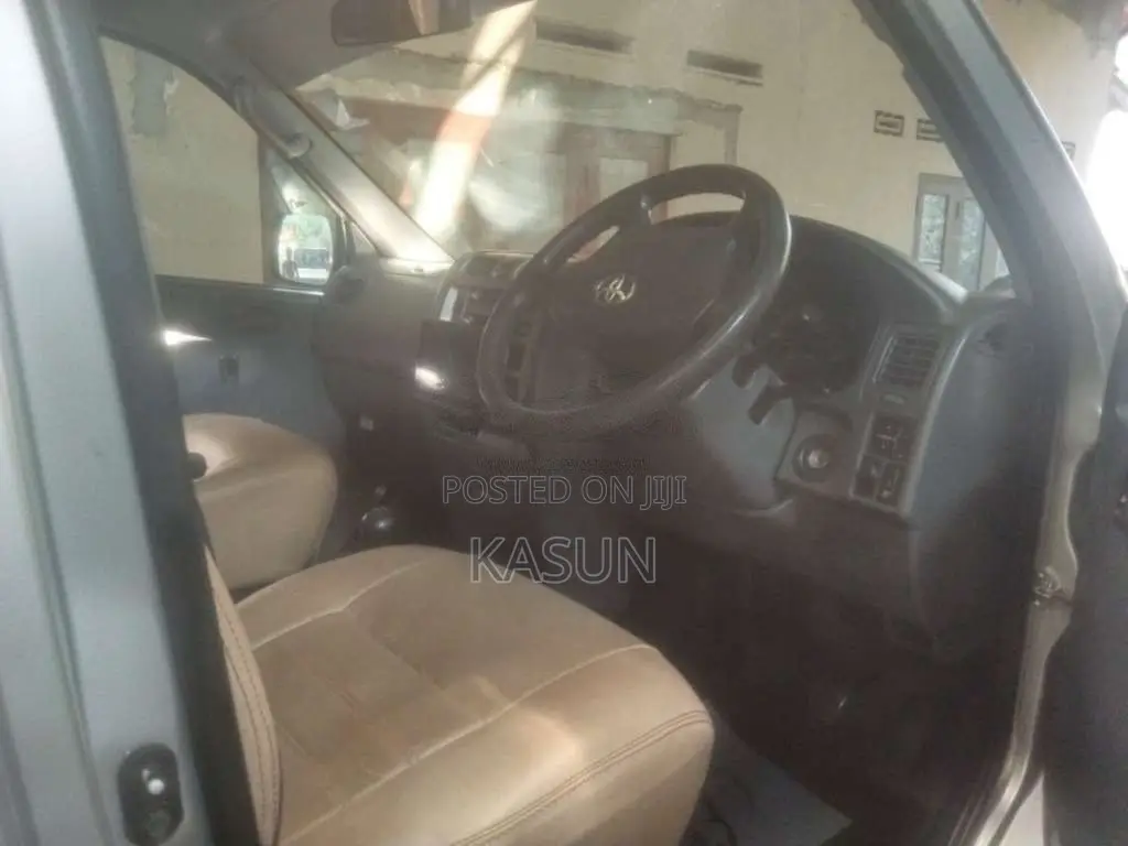 Toyota Granvia 2008 Van (Used)