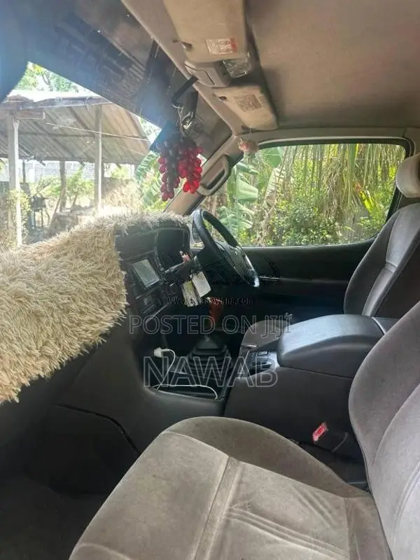 Toyota Lh103 Hiace Dolphin 1997 Van (Used)