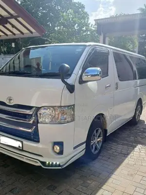 Toyota KDH 2017 Van (Used)