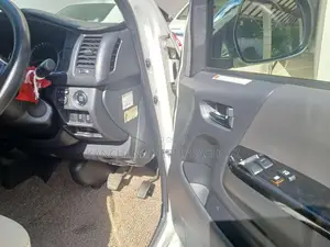 Toyota KDH 2017 Van (Used)