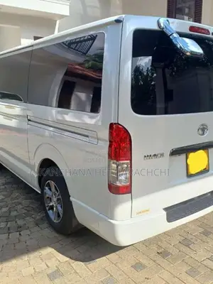 Toyota KDH 2017 Van (Used)
