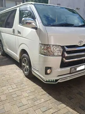 Toyota KDH 2017 Van (Used)