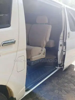 Toyota KDH 2017 Van (Used)