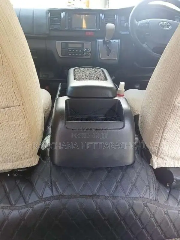 Toyota KDH 2017 Van (Used)