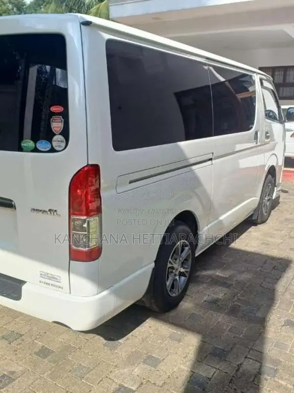 Toyota KDH 2017 Van (Used)