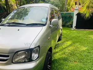 Toyota Noah 1999 Van (Used)