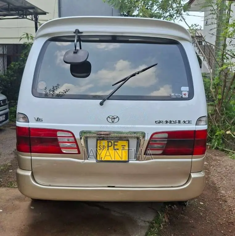Toyota Granvia 2007 Van (Used)