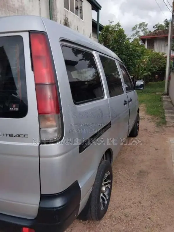 Toyota Noah 2007 Van (Used)