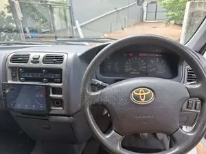 Toyota Granvia 2007 Van (Used)