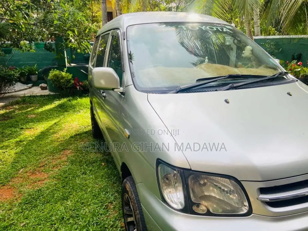 Toyota Noah 1999 Van (Used)