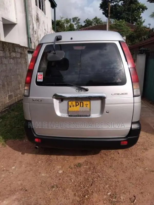 Toyota Noah 2007 Van (Used)
