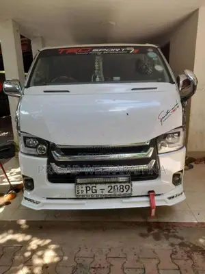 Toyota KDH 2013 Van (Used)