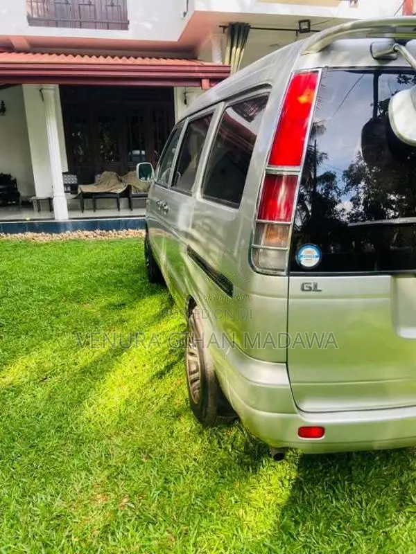 Toyota Noah 1999 Van (Used)